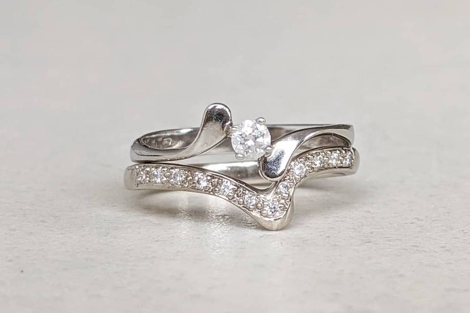 Shaped white gold and diamond