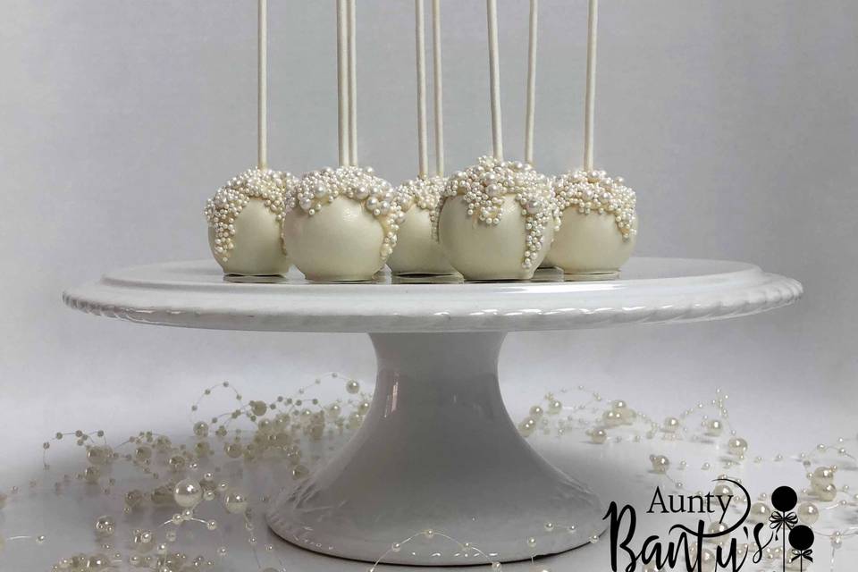 Pearl Drip Cake Pops favours