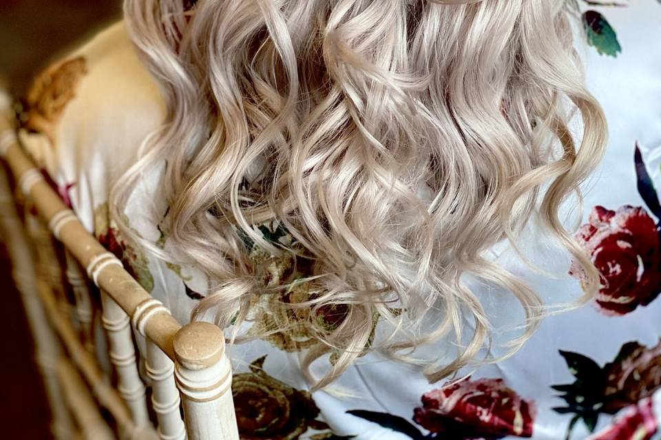 Icey blonde curls