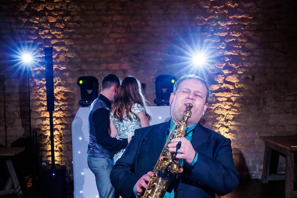 Mr V on Sax DJ&SAX DJ-V