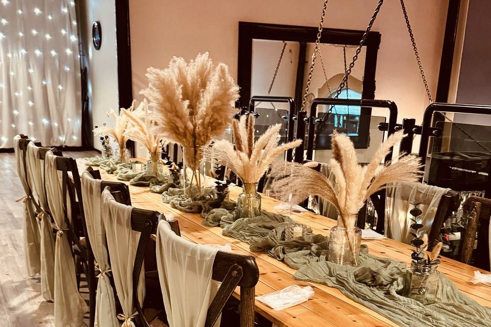 Pampas wedding decor