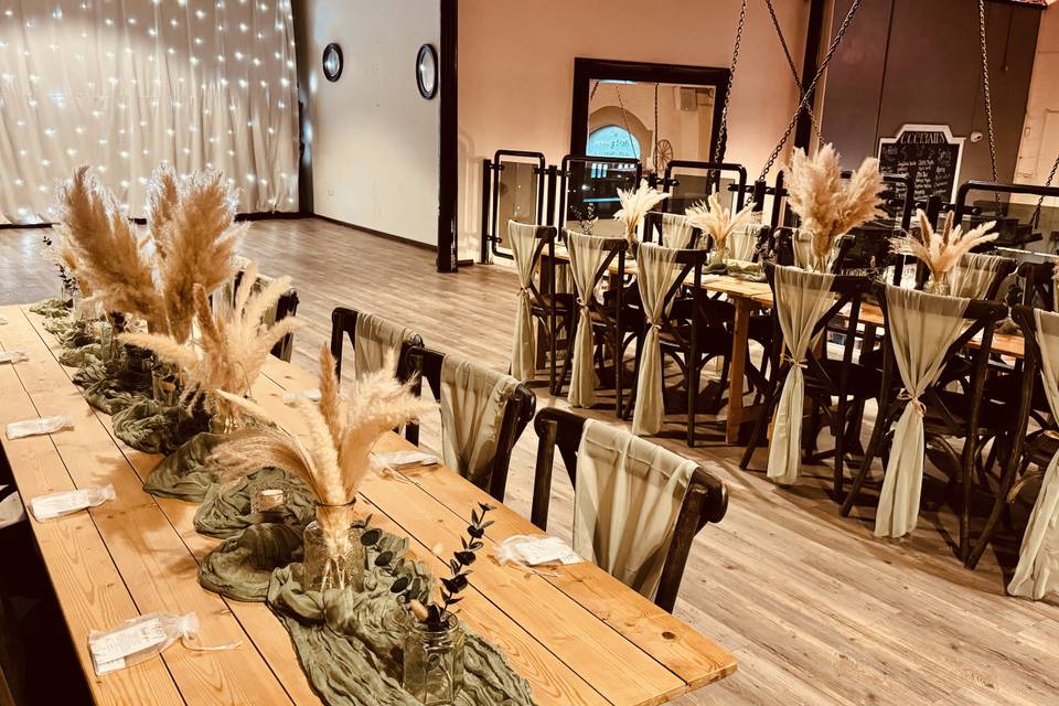 Pampas wedding decor