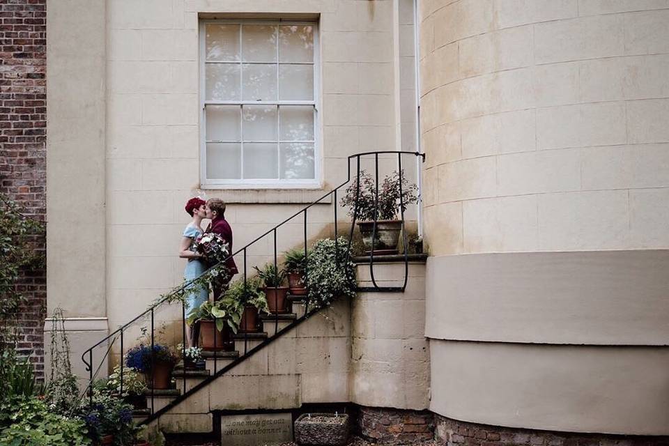 Kiss on the garden steps