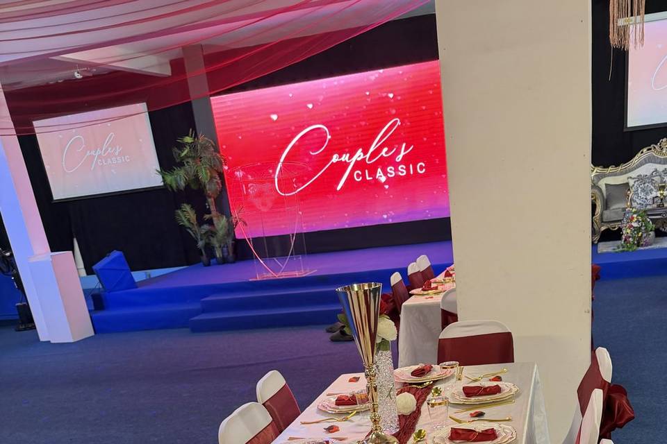 Square table decor