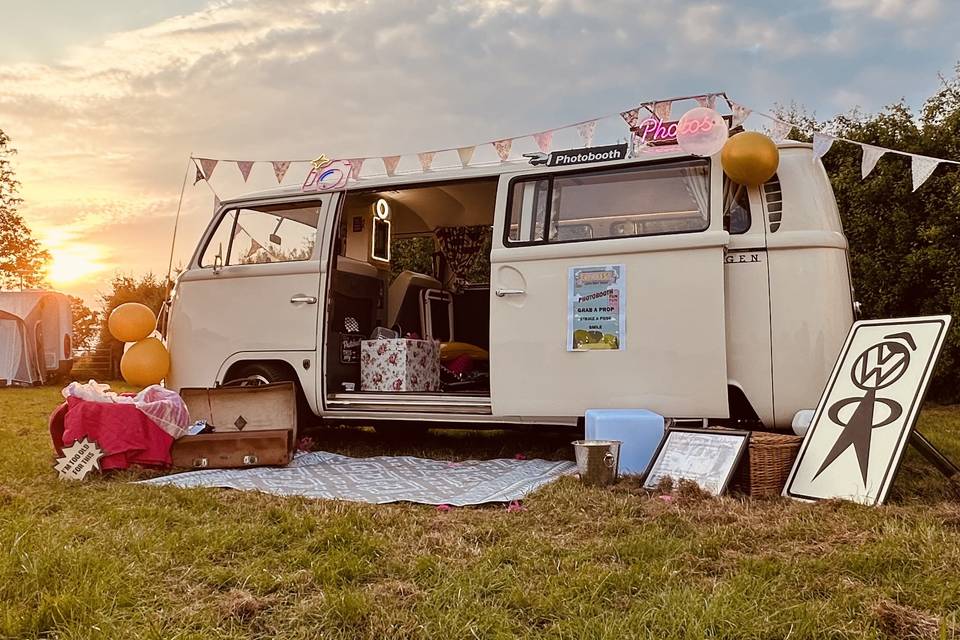 Classic Camper Weddings and Photo Booth