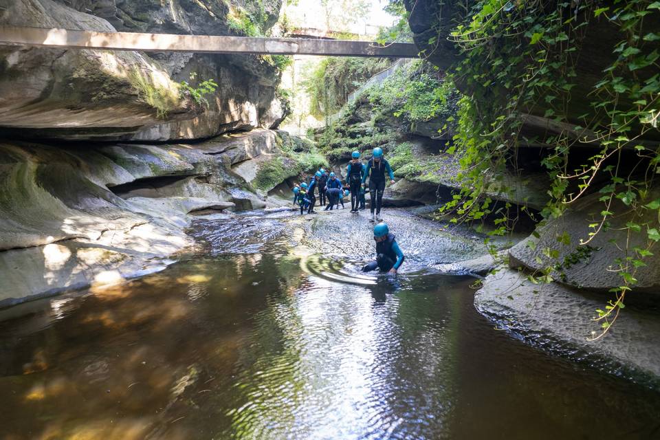 Gorge walking group