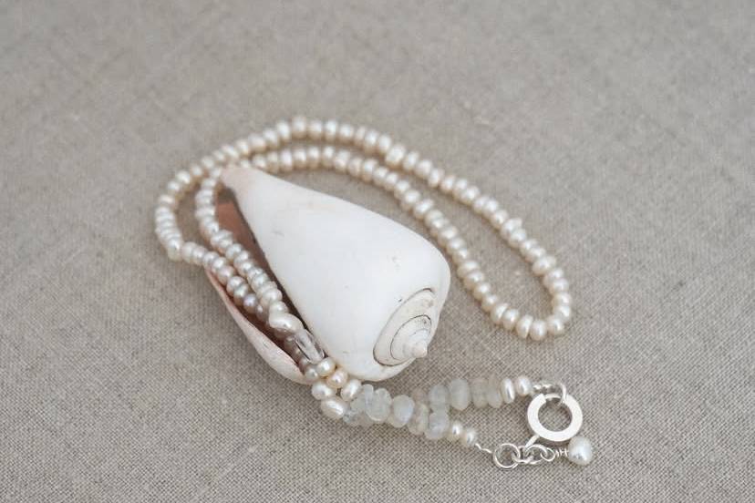 Reclaimed pearl necklace