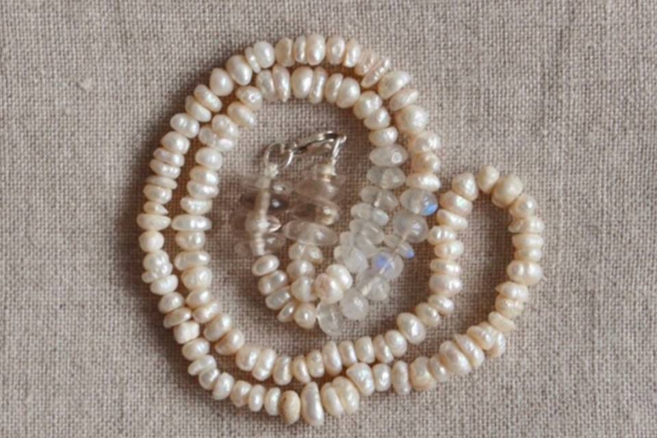 Reclaimed pearl necklace