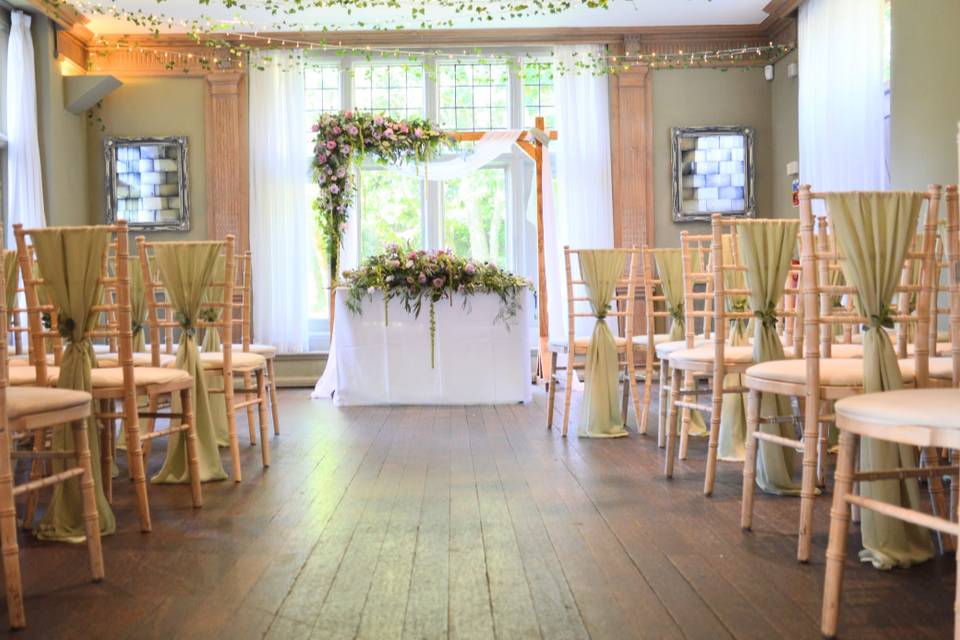 Hazy autumn ceremony arrangeme