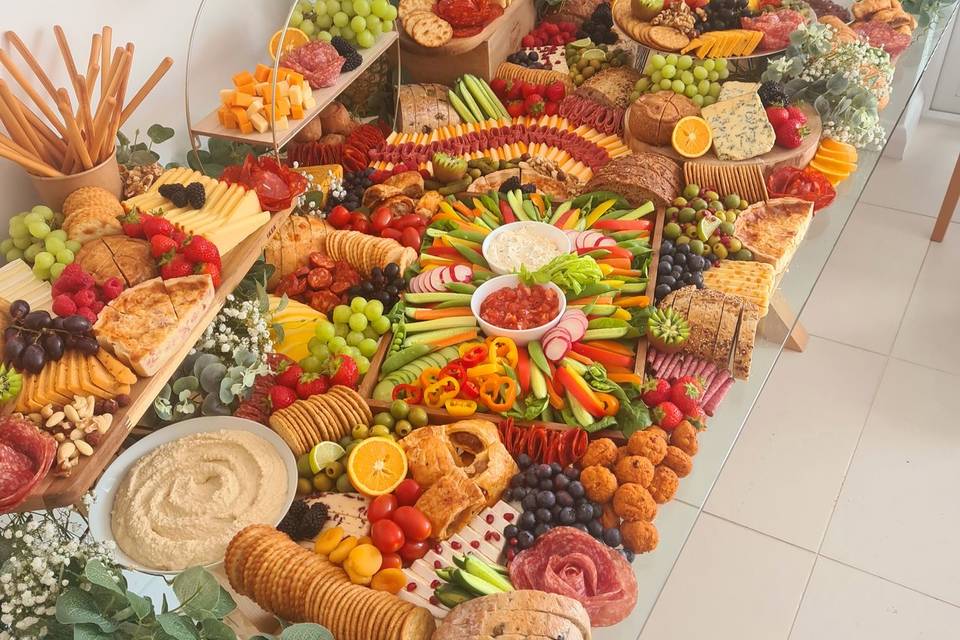 Ultimate graze table