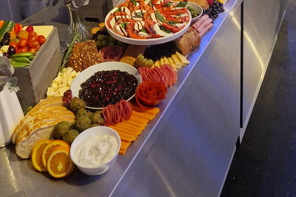 Ultimate graze table