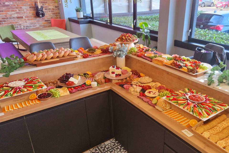 Ultimate graze table