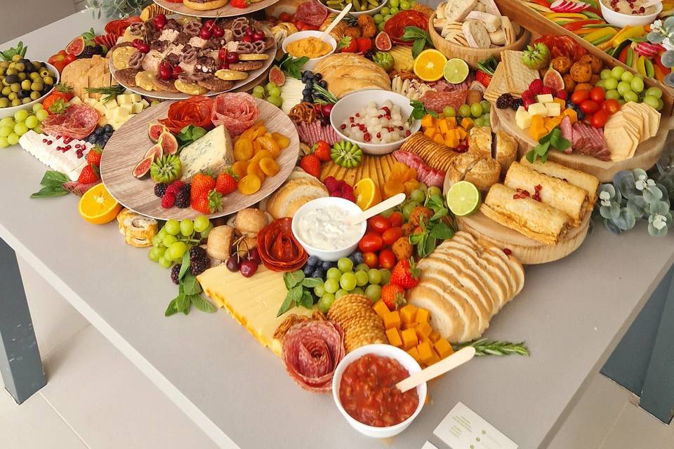 Ultimate graze table