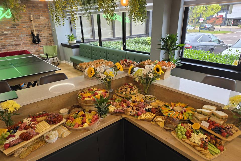 Ultimate graze table