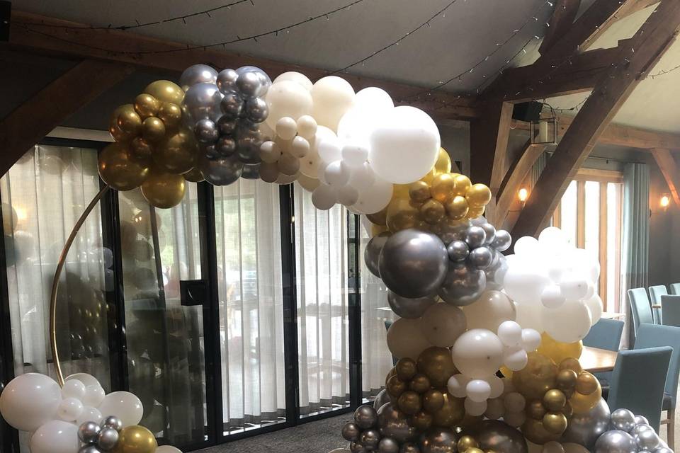 Full hoop of metallic balloons