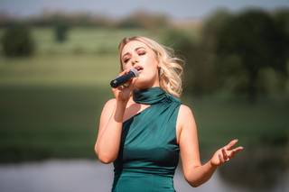 Chelsea Nolan Wedding Singer