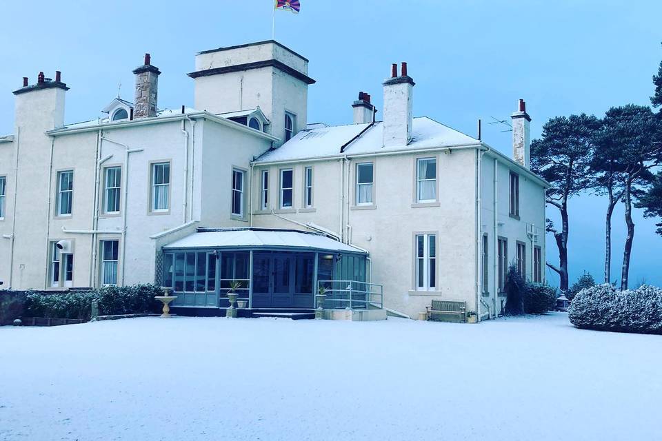 Snowy winter wedding