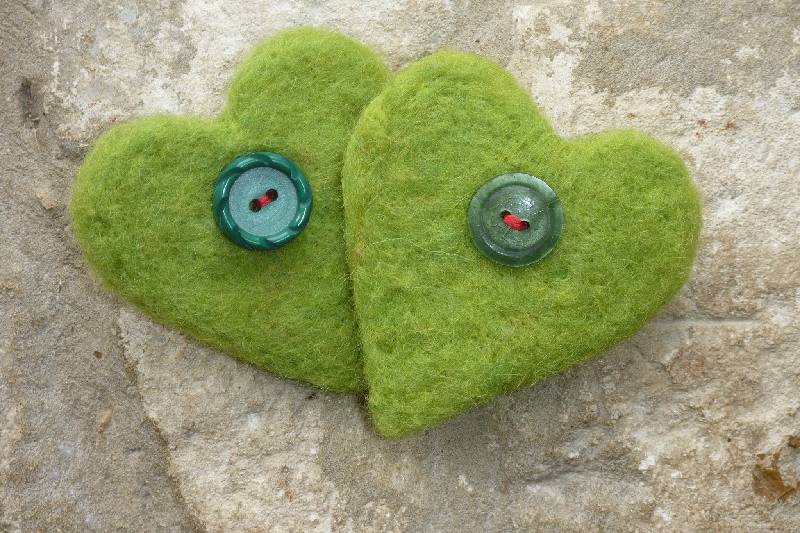 Two green needlfelted heart brooches, as above