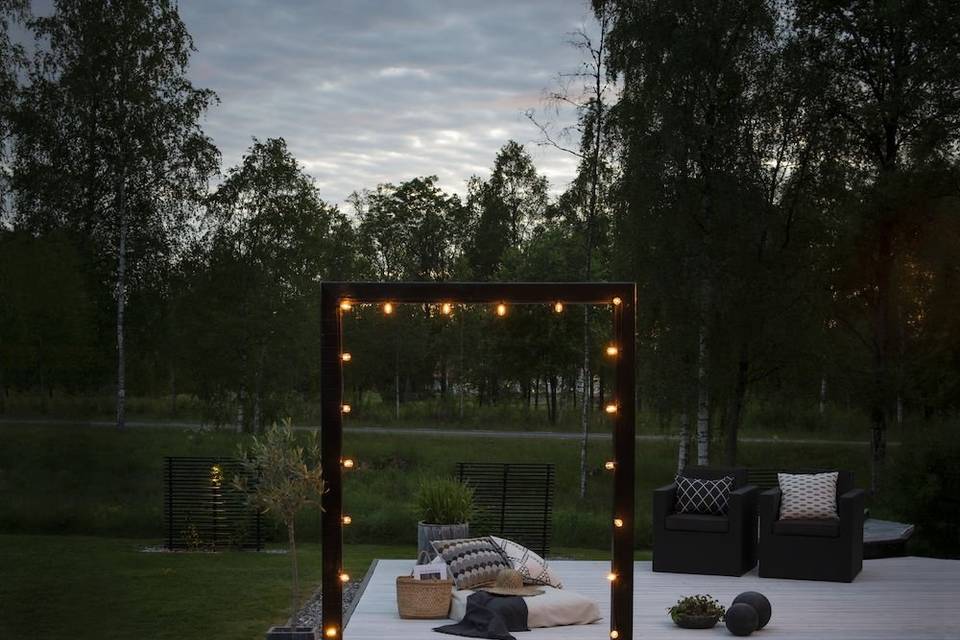 Outdoor festoon lights