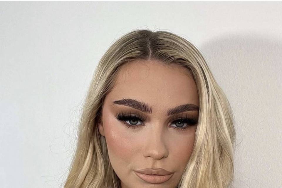 Classic Matt makeup look.