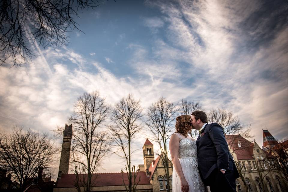 A kiss under the clear sky