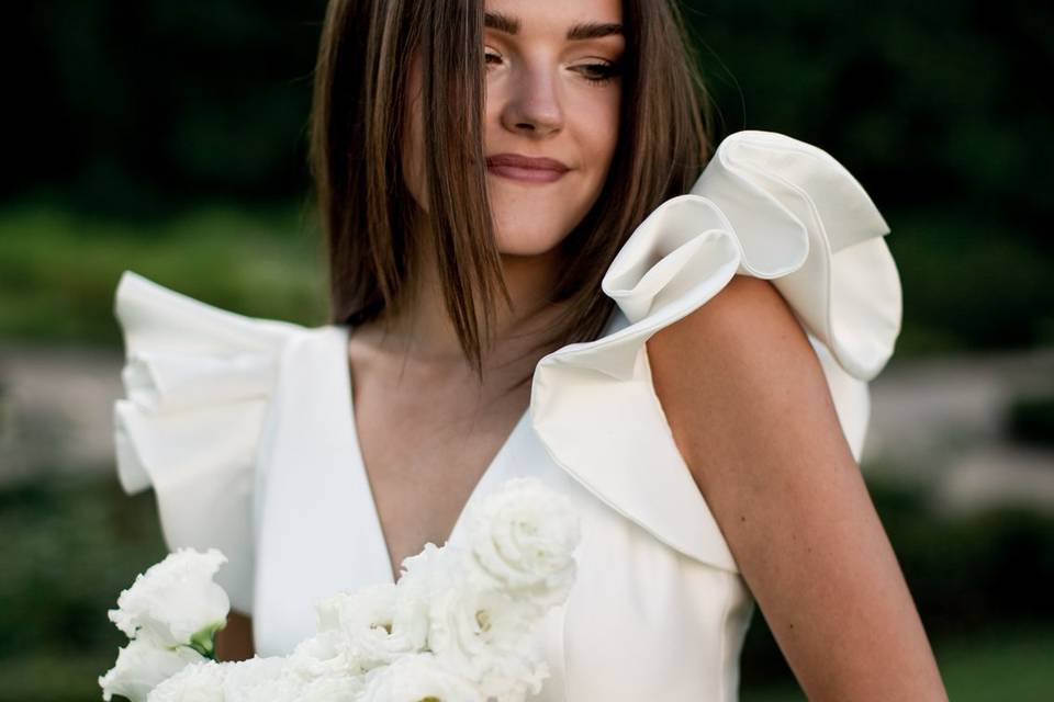 Snowy White Whisper bouquet