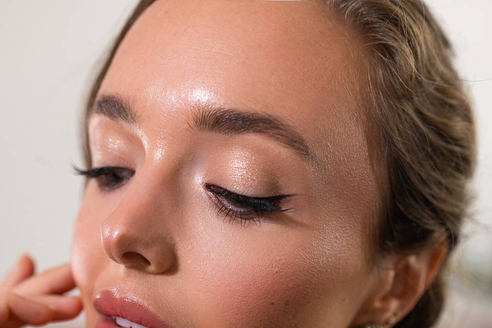 Sparkly natural makeup