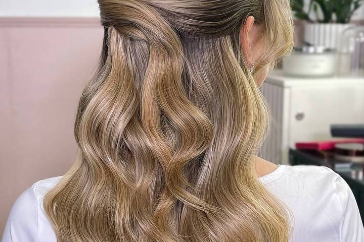 Half up half down soft waves