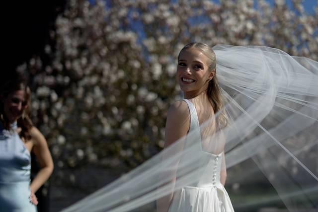 Bridal portrait Old Kent Barn