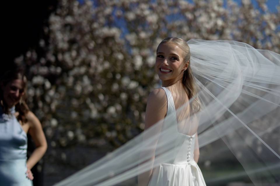 Bridal portrait Old Kent Barn