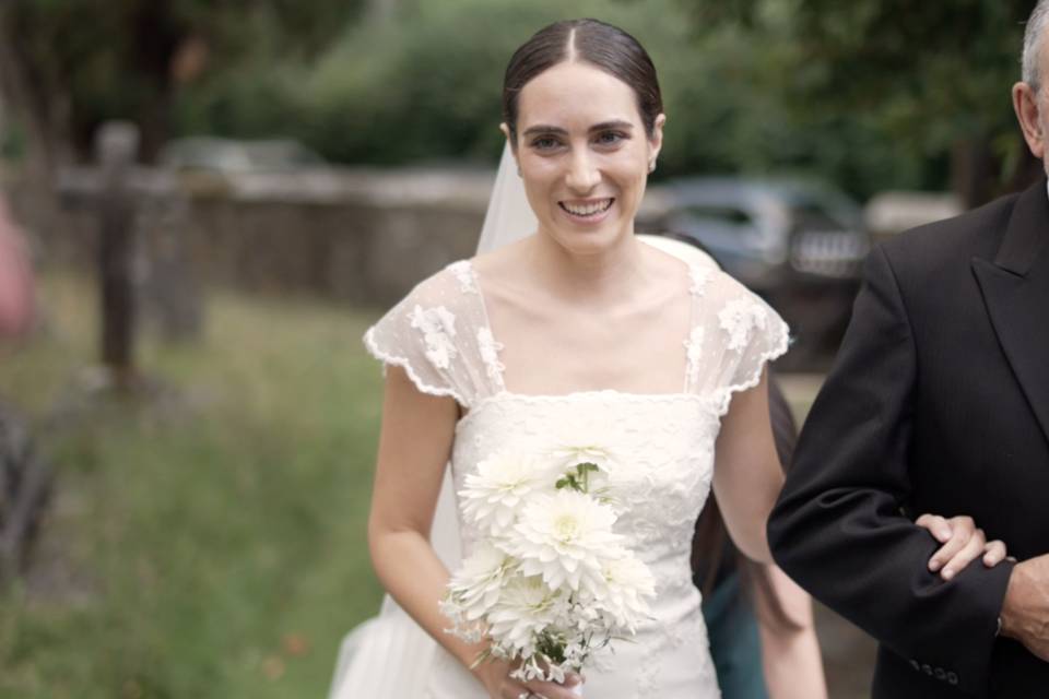 Bride and father church arrive