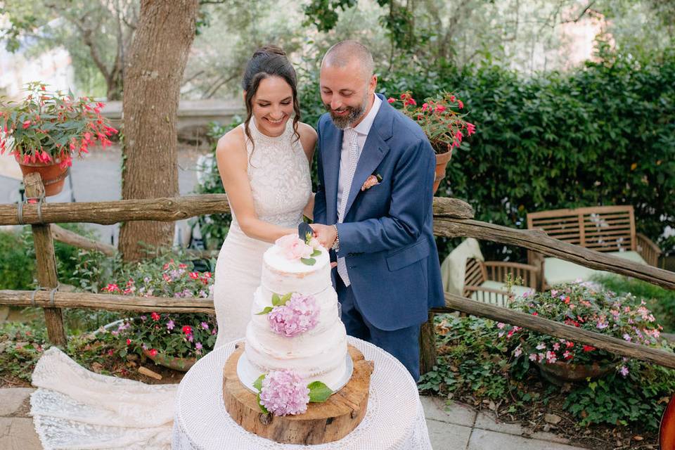 WEDDING CAKE