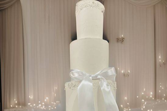 Three-tier clean bow with pearls