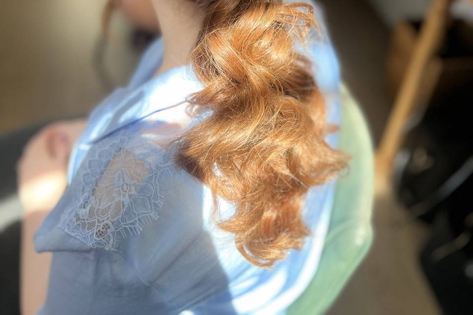 The soft 'undone' ponytail.