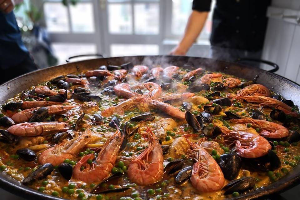 Sharing paella