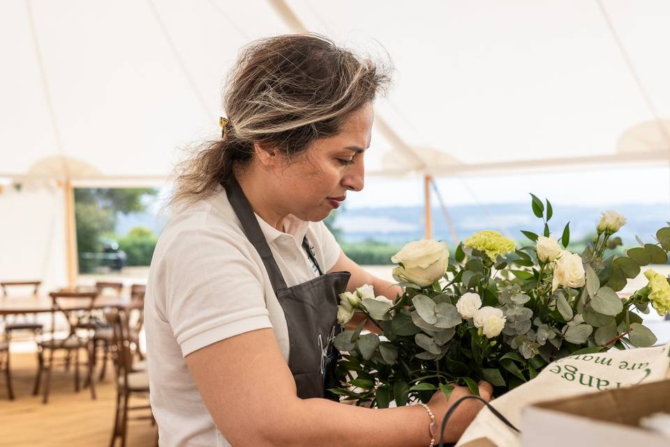 Florist centerpiece prep