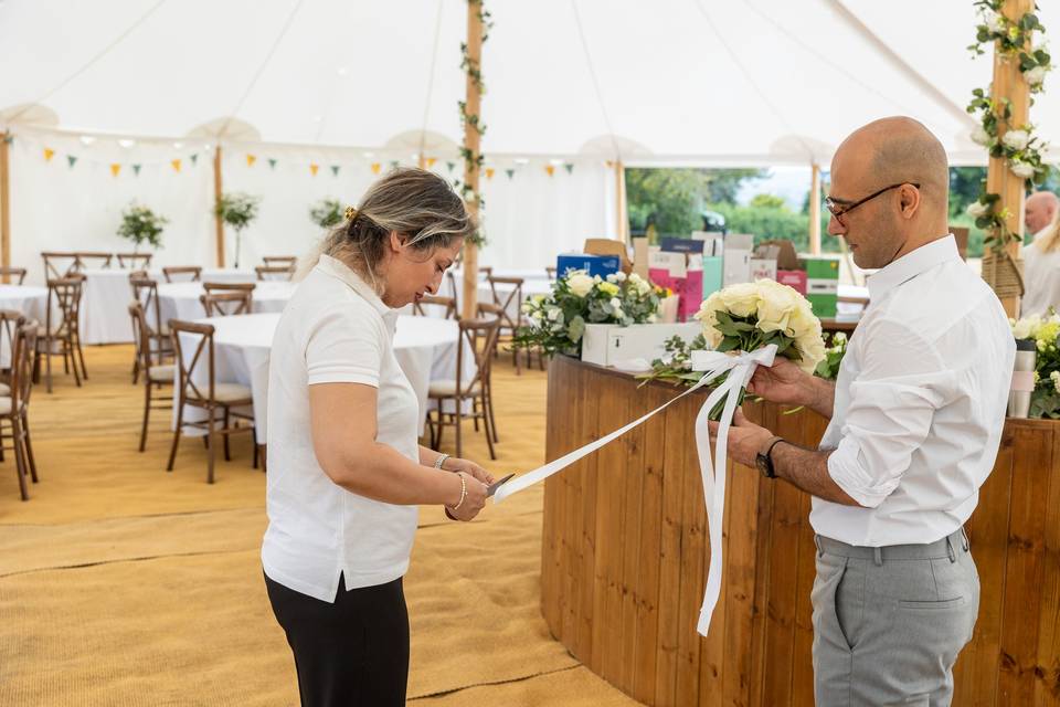 Tying decor ribbons
