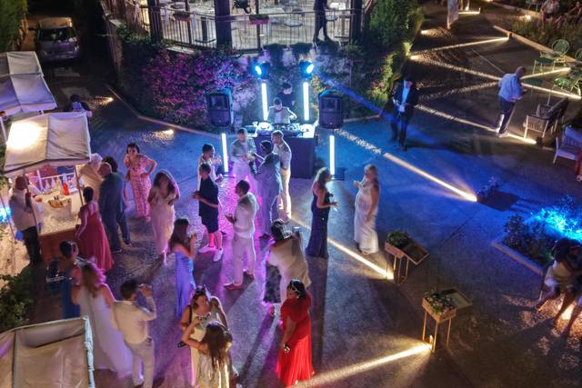 Djset outside