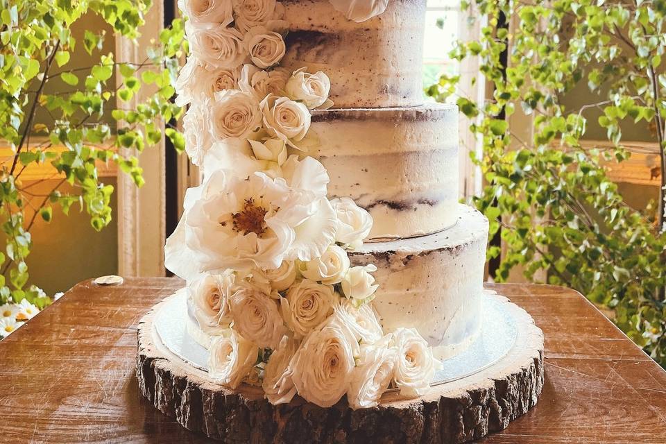 Semi naked cake