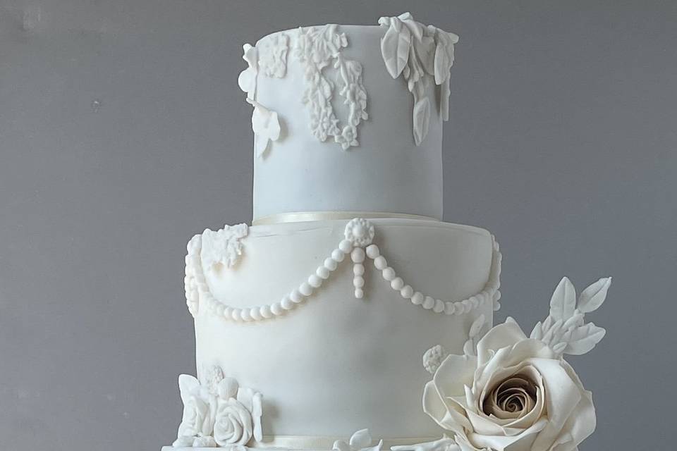 Classical wedding cakes