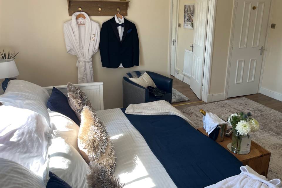 Grooms rooms available