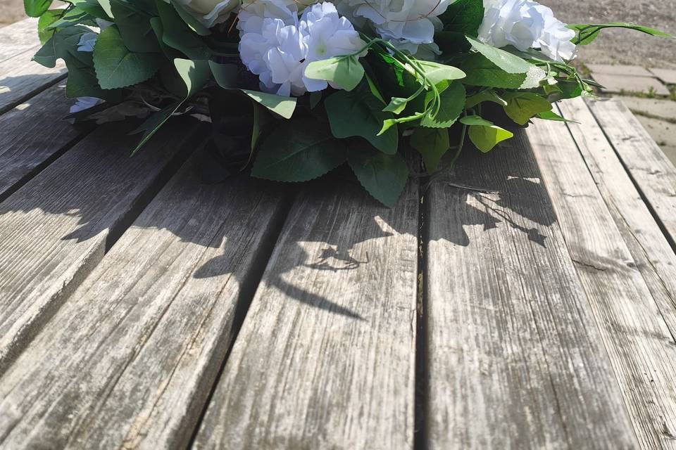 White rose table centre