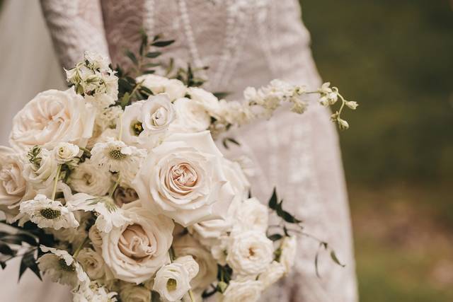 Classic white bridal bouquet
