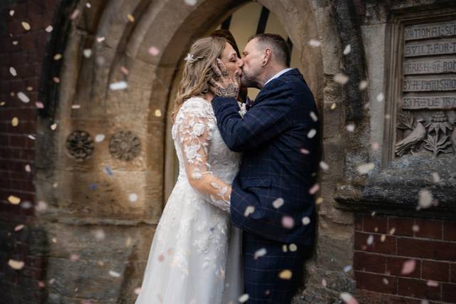 A quick kiss under the confett
