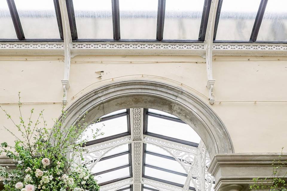 Loose natural floral columns