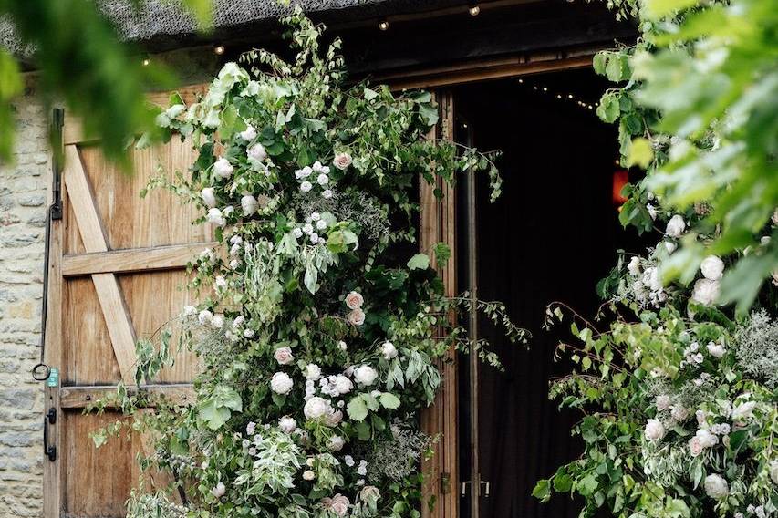 Luxury arch at Tythe Launton