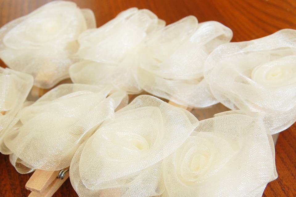 Organza rose pegs