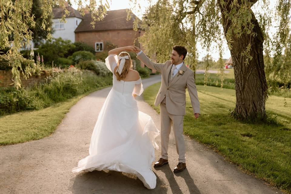 Bride and groom by willows