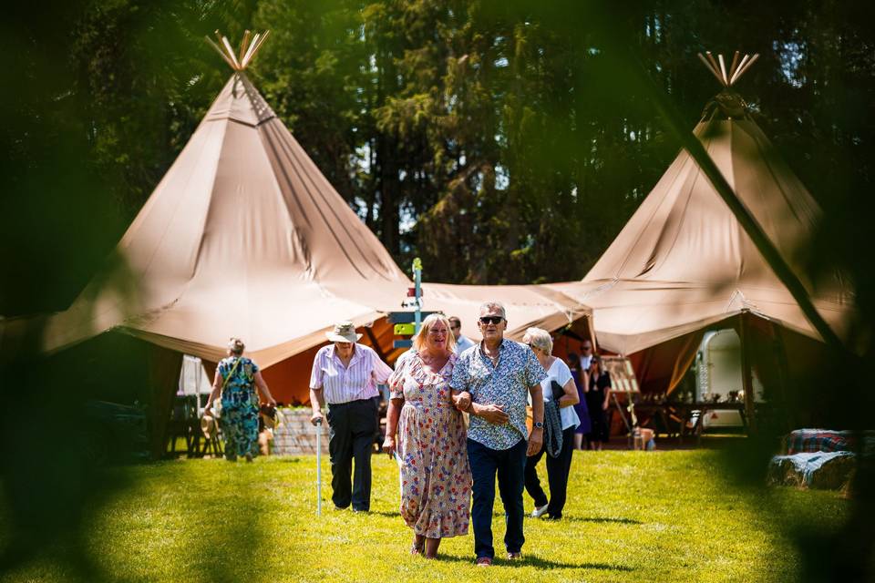 2-hat tipi wedding