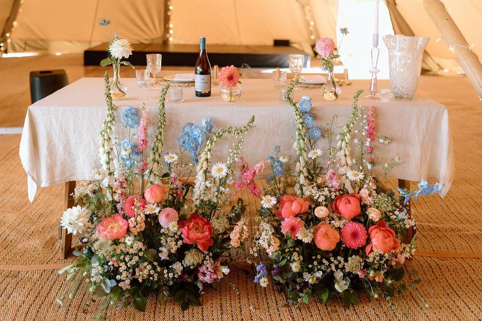 Sweetheart table florals